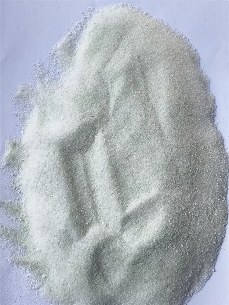 Water-soluble NPK fertilizer: pale-green crystalline granules
